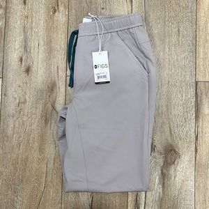 FIGS scrub jogger (short) pants size small